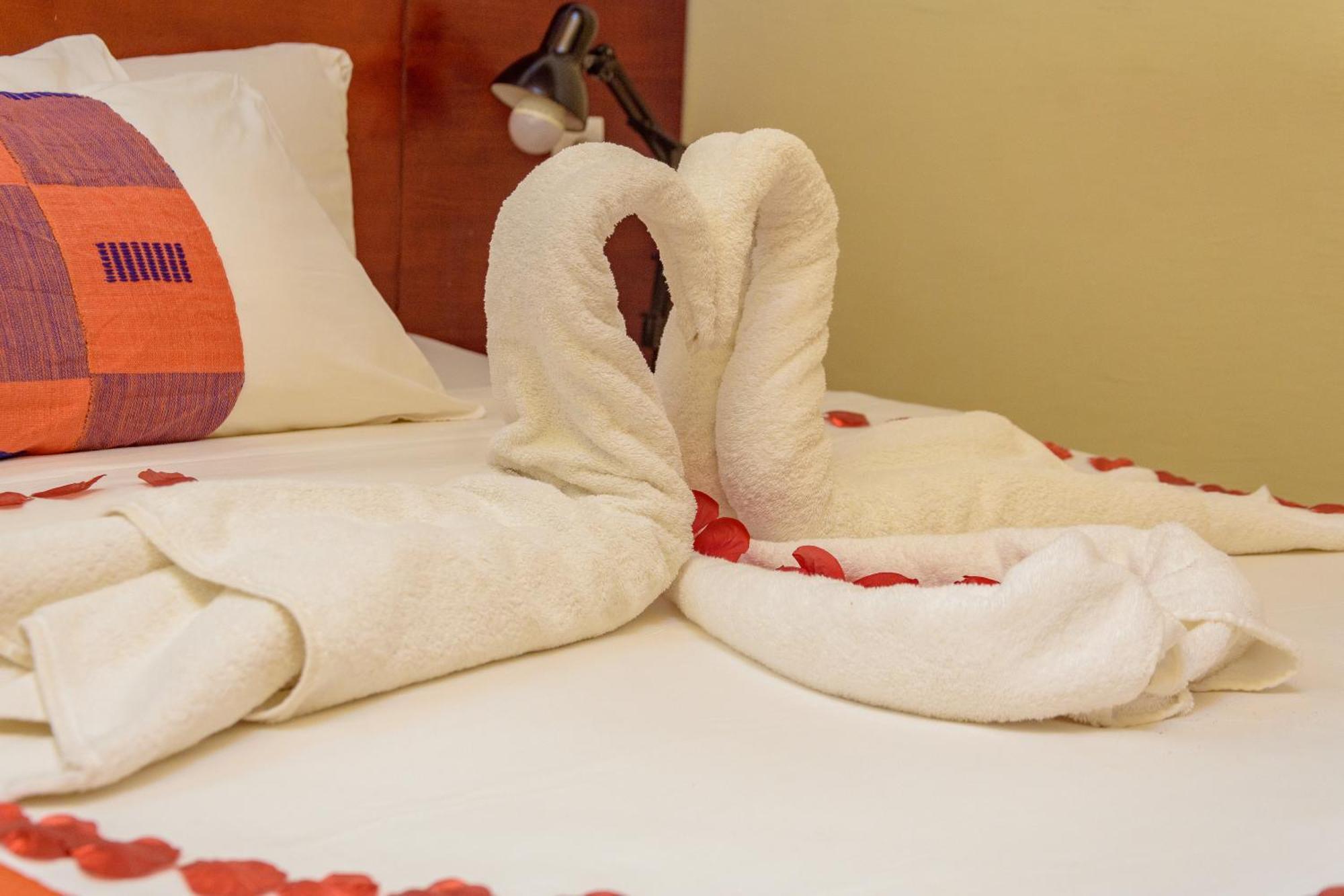 Hotel La Rose Blanche Корого Экстерьер фото